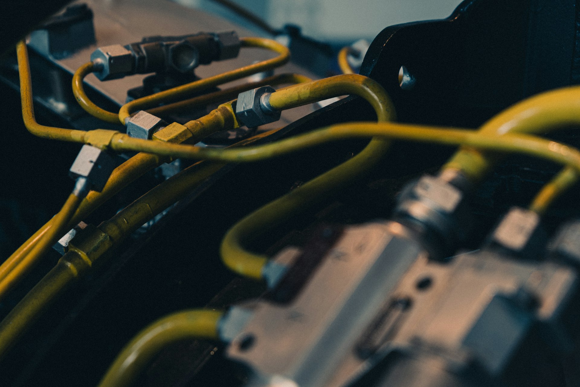 Yellow tubes and connectors detail the engine.