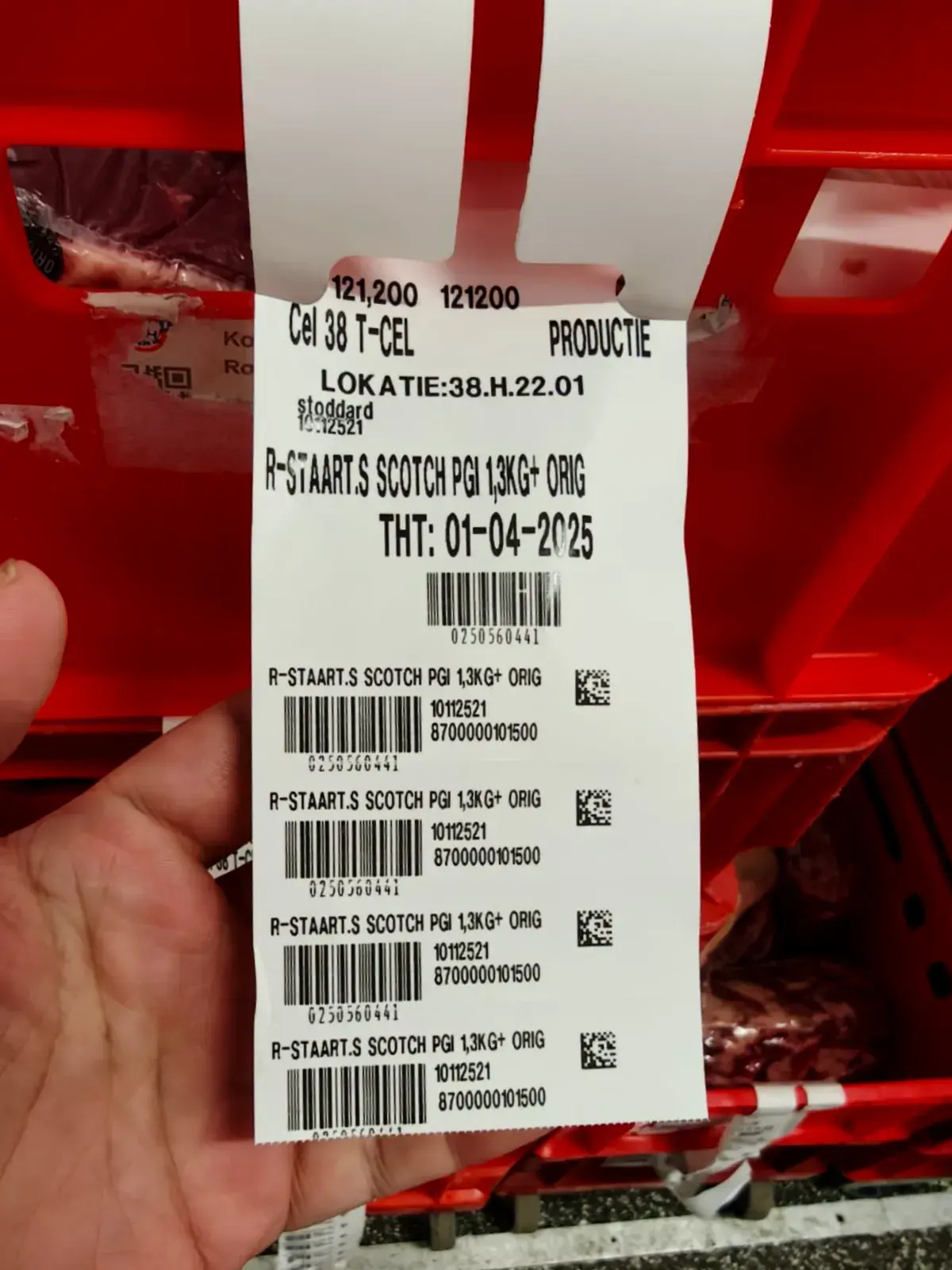 Crate slot labels for use in retail and food industry